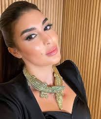 حلم الجمال الدائم حتى في أسوأ الحالات والمواقف على الإطلاق قد يتحول الأمر إلى هوس خصوصاً لدى بعض النجمات. Haya Online ÙŠØ§Ø³Ù…ÙŠÙ† ØµØ¨Ø±ÙŠ ØªØ±ØªØ¯ÙŠ Ø§ØºÙ„Ù‰ Ø¹Ù‚Ø¯ ÙÙŠ Ø§Ù„Ø¹Ø§Ù„Ù… Ù…Ù† ÙƒØ§Ø±ØªÙŠØ±