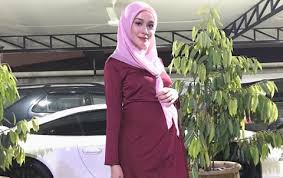 Mula mencipta nama menerusi drama sayangku kapten mukhriz, niena mahu melahirkan anak keduanya secara pembedahan. Belum Sedia Kongsi Jantina Anak Niena Baharun Tak Alami Teruk Cuma Media Hiburan