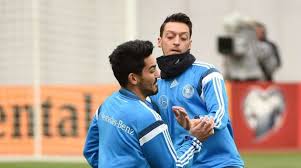 Mesut özil'in cumhurbaşkanı erdoğan'dan nikah şahidi olmasını istemesine alman siyasiler tepki gösterdi. Foto Mit Erdogan Ozil Und Gundogan Sorgen Fur Wirbel Baden Online Nachrichten Der Ortenau Offenburger Tageblatt
