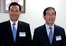 2014년 서울시 정무부시장을 지내면서 박원순 시장 측근으로 꼽혔다. ë°•ì›ìˆœì´ ë‚˜ê³  ë‚´ê°€ ë°•ì›ìˆœ ìš°ìƒí˜¸ ì •ì‹ ê³„ìŠ¹ ê°•ì¡° í•œê²½ë‹·ì»´