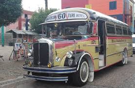 Es un sitio apasionante, con fotos de colectivos viejos, una de esas invenciones que te llevan a recordar, en este caso a través de imágenes, momentos acaso ya olvidados de la vida. Alquiler De Colectivos Antiguos