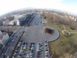 A budapesti 79m jelzésű trolibusz a keleti pályaudvar és a dagály utcai lakótelep között közlekedik, kizárólag hétköznapokon. Agglegeny Osztonoz Kutya Otvenhatosok Tere Parkolas Golfing4thekids Org