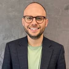 Alex Segal's Instagram, Twitter & Facebook