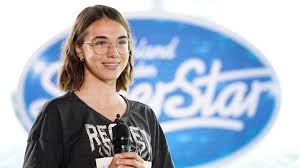 Nach monatelangem suchen hat dieter bohlen mit deutschland hat einen neuen superstar: Dsds 2020 Carolin Milena Kries Bekommt Die Goldene Cd Kukksi Star News Beauty Und Trends