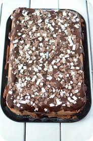 Gateau Au Chocolat D Anniversaire Dans Un Grand Moule Rectangle Avec Double Proportions Gateau Chocolat Gateau Chocolat