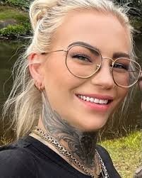 Happy Birthday Beautiful, I hope today brings you at least half of the  feeling I feel everyday knowing I'm married to you. Have a wonderful one  Jamie