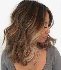 Short Medium Wavy Haircut Hairstyle 60 Great Brown Hair With Blonde Highlights Ideas Brown Hair With Blonde Highlights Balayage Hair Wavy Haircuts