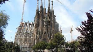 Les émissions, réalisées en france et à l'étranger, racontent l'histoire d'un pays, d'une civilisation, d'une période ou de personnages emblématiques… Sagrada Familia Barcelona Spanien Hisour Kunst Kultur Ausstellung