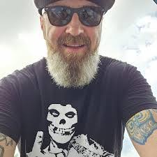 Lisa Dotts's Instagram, Twitter & Facebook