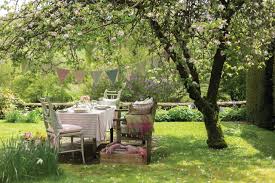 Also hab ich wieder beim pflanzenversender meines. Shabby Chic Style Garden Shabby Chic Style Garten Wiltshire Houzz