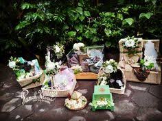 Memiliki keranjang rotan tidak hanya memiliki motif yang lebih artistik untuk menambah tampilan dekorasi rumah menjadi semakin bagus, juga lebih awet dan memiliki tingkat perawatan yang cenderung mudah. 17 Ide Hantaran Rotan Keranjang Instagram