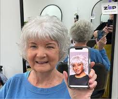 My client said he wants to go and eat till now I have not seen him to  complete the hair 💕❣️❣️😔😕