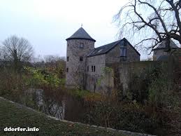 Wasserburg haus zum haus am nördlichen rand der stadt ratingen liegt, eingebettet in eine idyllische weidelandschaft und von malerischen gräften umgeben die wasserburg „haus zum haus. Wasserburg Haus Zum Haus Ratingen
