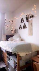 50 Best Small Bedroom Ideas That Are Look Stylishly Smallbedroomideas Smallbedroomdecor Sma College Dorm Room Decor Dorm Room Designs College Bedroom Decor