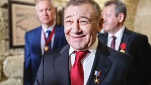 Аркадий ротенберг дал главному редактору mash максиму иксанову трёхминутное интервью, в котором назвал себя бенефициаром «дворца путина» на мысе идокопас. Drug Putina Rotenberg Rasskazal Chto Poluchil Sekretnuyu Gosudarstvennuyu Nagradu Za Koe Chto Poleznoe V Krymu