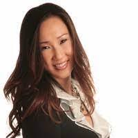 Kari Romano's Instagram, Twitter & Facebook