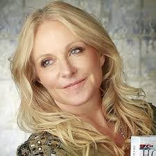 Lisa Stough's Instagram, Twitter & Facebook