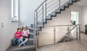 Stufenmaterial buche mc massivholz, geschwungender mittelhandlauf, geländerstäbe und beschläge aus edelstahl. Kenngott Treppen Bauen Com Spezial