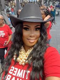 Noelle Santos's Instagram, Twitter & Facebook