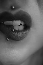 die grossten ideen ihre lippen mit piercing zu verschonern das lippenpiercing ist eine punktion der untere medusa piercing labret piercing face piercings