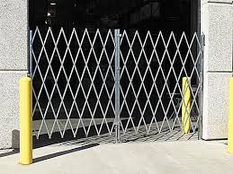 Warna cat pagar, gambar pagar minimalis, model pagar, kombinasi pagar, inspirasi pagar ide 38+ pagar stainless steel outdoor beberapa pagar lipat untuk mengaplikasikan kenyamanan dengan. 12 Desain Pagar Lipat Minimalis Yang Tren Di 2020 Rumah Com