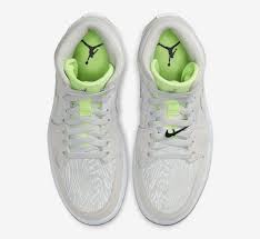 Jordan Air Jordan 1 Mid Black Green White Air Jordan 1 Mid Vast Grey Ghost Green Cv3018 001 Release Date Sbd
