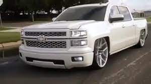 Chevrolet silverado domina cada trabajo y su categoría, al tener las mejores dimensiones y capacidad de del segmento. Chevrolet Silverado Con Llantas 26 Youtube