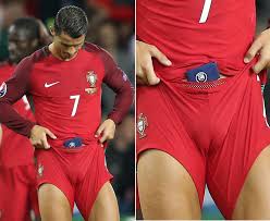 Quick fixes for the dreaded camel toe, peekaboo thong, and muffin top. The Worst Celebrity Camel Toes Ever Daily Star