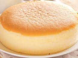 Le Gateau Nuage Japonais Est Un Gateau A Base D Oeufs Sucre Fromage A La Creme Farine Amidon De Mais Lait B Gateau Nuage Alimentation Cheesecake Japonais