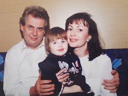 Český prezident miloš zeman má v plánu od ministryně financí aleny schillerové žádat dotace pro obce a lidi na jižní moravě, kteří utrpěli škody v důsledku. Galerie Zemanova V Anglii Burleska Pujcka A Podnajem V Barabizne Foto 1 Ahaonline Cz