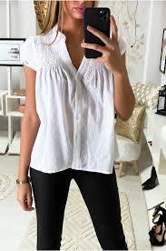 J'ai pris des cours de couture au printemps dernier et la prof m'a bien. Joli Chemisier Gris Leger A Manche Courte Et Col Claudine Plongeant