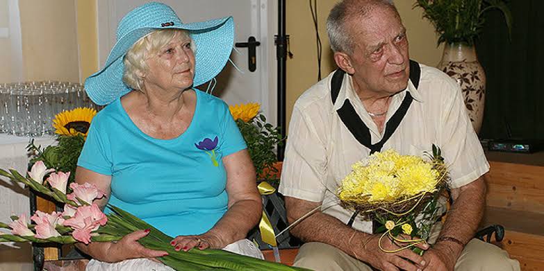 Ar jestrām svinībām atzīmē dziedošā aktiera Paula Butkēviča 75 gadu  jubileju. FOTO
