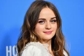 Joey king and her older sib hunter got a cute set of matching tattoos (and then some) last week, and for a great cause. Wcw The Kissing Booth Star Joey King S Reign Is Upon Us