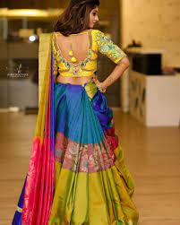 The timeless appeal of the saree can only be maintained if it is draped perfectly. Pin Auf Sarees