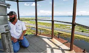 Point bolivar lighthouse (en) faro situado en estados unidos (es); Lighthouse Faces A Dim Future Pressreader