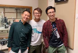 温情幽默的《爸爸好尴尬!》 灵感源于福克斯与女儿科琳·福克斯的真实关系，科琳·福克斯也将担任监制。 这部多镜头情景喜剧让福克斯和剧集主管本特利·凯尔·埃文斯（《the jamie foxx show》）再度联手. Facebook