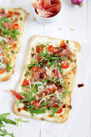 Hallo Ihr Lieben Flammkuchen Sind So Einfach Wie Genial Man Kann Sie Nach Herzenslust Belegen Und Sind Easy In Der Rezepte Flammkuchen Flammkuchen Rezept