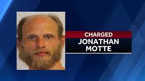 Jonathan Motte's Instagram, Twitter & Facebook