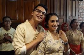 Kabar bahagia ini diungkapkan dede dan sang istri, karen hartatum dalam laman instagram pribadinya. 5 Momen Mengharukan Andhika Dan Ussy Saat Tahu Jenis Kelamin Anak Kelima Halaman All Kompas Com
