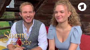 Denn als maja an ihrem lieblingsbaum. Opener Staffel 17 Hinter Den Kulissen Mit Christina Und Arne Sturm Der Liebe Youtube