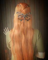 1001 Ideen Fur Mittelalterliche Frisuren Zum Nachmachen Moderne Looks Von Frauen Und Mannern Mit Schonen Haarfrisuren Mittelalterliche Frisuren Frisur