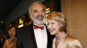 Po deváté už byl v českém rozhlase, kam mu telefonicky blahopřáli kamarádi, a potom přišlo překvapení. Povolena Bokovka Zdenek Sverak Ma Po Cely Zivot Dve Zeny