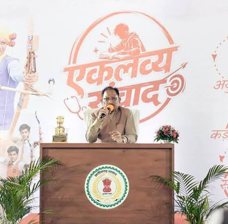 संकल्प, साधना और सफलता का उत्सव। मुख्यमंत्री श्री विष्णु देव साय ने रायपुर स्थित अपने निवास पर आयोजित 'एकलव्य संवाद' में नीट-2026 में सफल ...