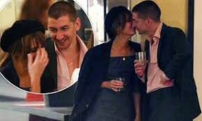 Arctic monkeys are a band of 4 people (previously 5 but andy nicholson left in 2006), alex turner, jamie cook, nick o'mallley and matt helders. Arctic Monkeys Alex Turner Confirms New Romance With Louise Verneuil Daily Mail Online
