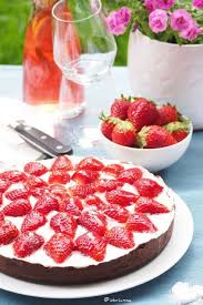 Veganer Cremiger Sahne Erdbeerkuchen Auf Einem Schokolade Boden Kuchenteig Vegan Backen Schnell Und Einfach Vegan Veganer Erdbeerkuchen Rezepte Erdbeerkuchen