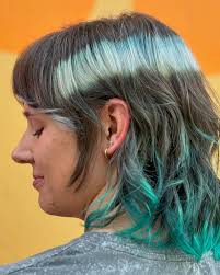 I'm officially obsessed with a frosted fringe 😍😍 Originally I was so  excited to create this trendy halo effect with Maggie's new shag but man oh  man the frosting