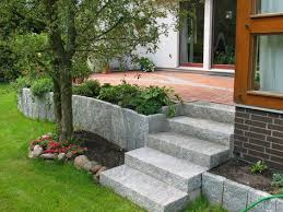 Terrasse Individuell Gestaltet Wir Planen Mit Ihnen Vor Ort Ihren Neuen Garten Mit Naturstein Klinker Palisade Natursteine Garten Bepflanzung Gartentreppe