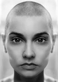 Hairdare Short Buzz Hairstyles Buzzcut Femininebuzz Shorthair Beauty Bald Women Black And White Portraits Bald Girl
