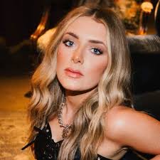 Grace Tyler (@grace.tyler) • Instagram photos and videos