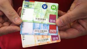 The definition, (used, especially before a noun, with a specifying or particularizing effect, as opposed to the indefinite or generalizing force of the indefinite article a or an). El 74 De Los Estudiantes No Ha Renovado La Tne Revisa Como Hacer El Tramite Para No Perder El Beneficio